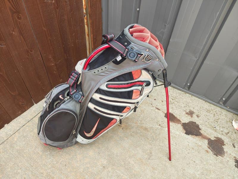Nike 14 Divider Dual Strap Golf Stand Bag Black/Red/White