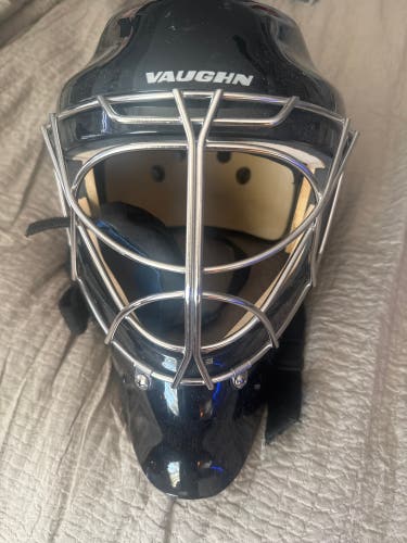Senior Vaughn VM7700 Goalie Mask (Used)