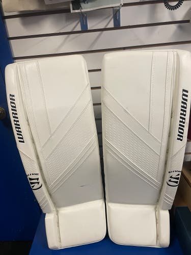 Almost New Warrior Ritual G6 E+ Goalie Leg Pads Int 32+1