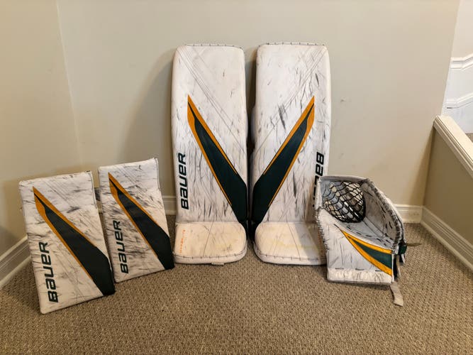 Used Bauer Hyperlite 2 Goalie Full Set