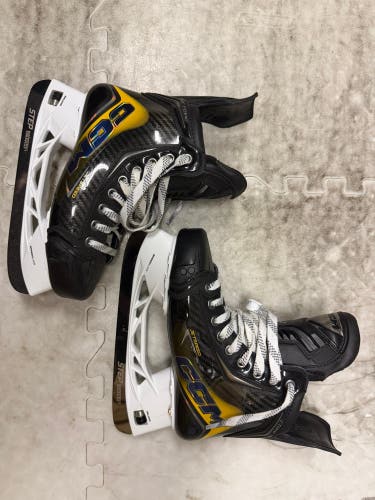 2025 CCM JetSpeed FT8 Pro Hockey Skates Regular Width Size 4 (New)