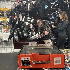 2023 True HZRDUS 5x Hockey Skates Regular Width Size 5 (New)