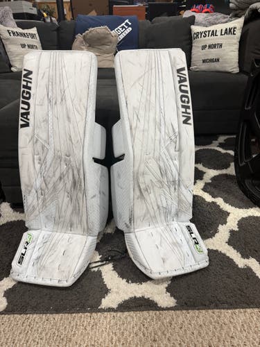 30" 2024 Vaughn SLR4 Goalie Leg Pads (Used)