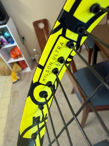 Adult Wilson Ultra 100 (minion edition) tennis racquet
