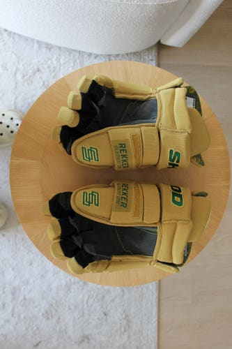 Sherwood Rekker Element 1 Gloves Pro Stock Minnesota Wild 2022 Winter Classic 15"