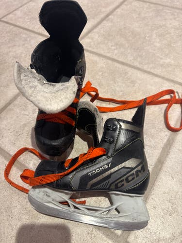 CCM AS-550 Hockey Skates Regular Width 12 (Used)