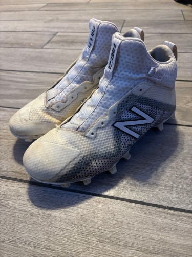 White Unisex 6.5Y (Big Kids / Youth) Youth New Balance Molded Cleats  (Used)