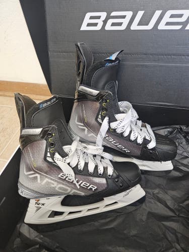 Black/White 2023 Bauer Vapor 2X Pro Hockey Skates Narrow Width Size 5 (Used)