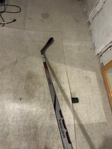 Senior Bauer Vapor Team Right Handed Hockey Stick P92 77 Flex Pro Stock (Used)
