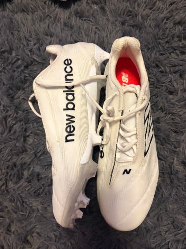 White Men's Size M 12.0 (W 13.0) Adult New Balance Molded Cleats Cleats (Used)