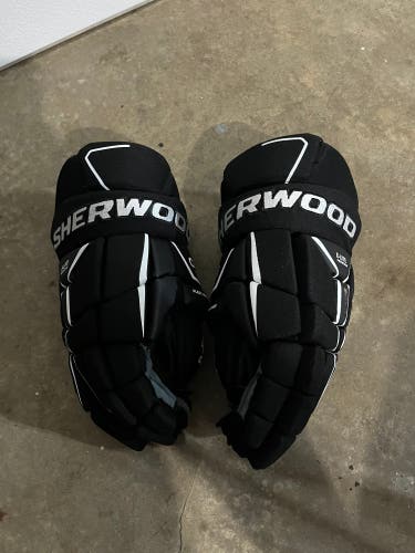 Sher-Wood Code TMP 2 Gloves 15" (Used)