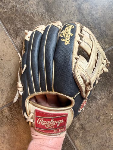 Signed Rawlings Heart of the Hide RH Outfield Baseball Glove 12.5" (Used)
