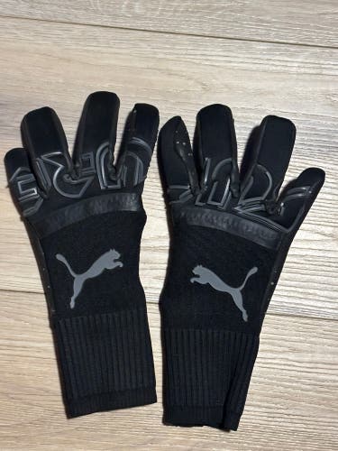 Medium Puma Goalie Gloves (Used)
