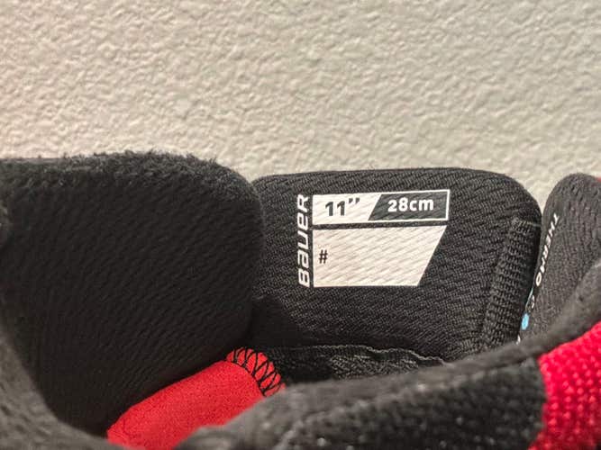 Bauer Vapor Hyperlite Gloves 11" (Used)