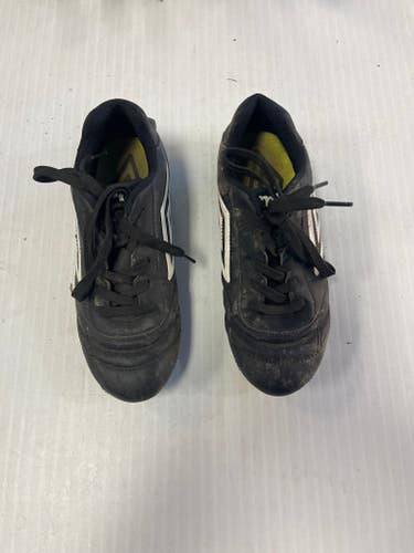 Used Umbro Junior 03 Cleat Soccer Outdoor Cleats 11860-c000271327