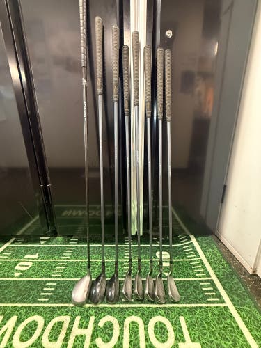 Men's Adams Idea Tech V3 Right Handed Iron Set Regular Flex Graphite Shaft 8 Pieces (Used)