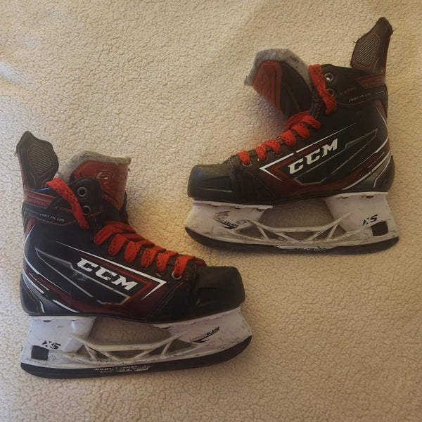 Black CCM JetSpeed XTra Pro Plus Hockey Skates Regular Width Size 4 (Used)