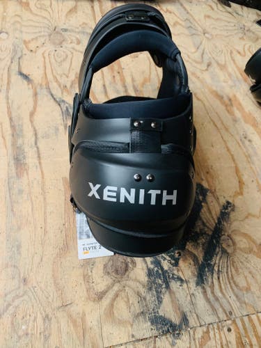 Medium Youth Xenith Flyte Shoulder Pads (New)