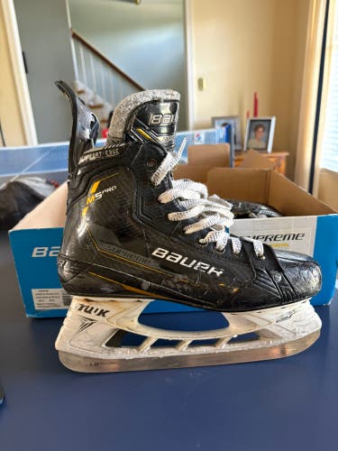 Bauer Supreme M5 Pro Hockey Skates Regular Width 7.5 (Used)