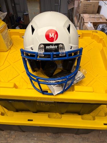 Youth Medium Schutt Vengeance A11 Helmet (New)