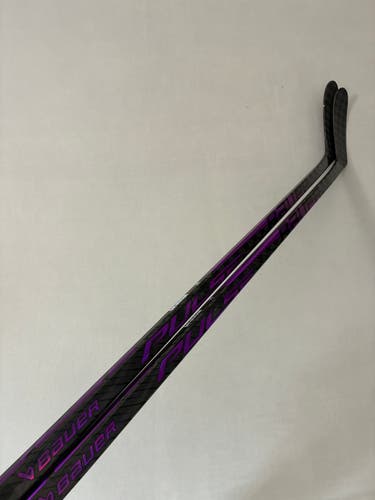 *2 Pack* of Like New 60 Flex P28M Intermediate Bauer Pulse LH Pro Stock Hockey Sticks - Purple