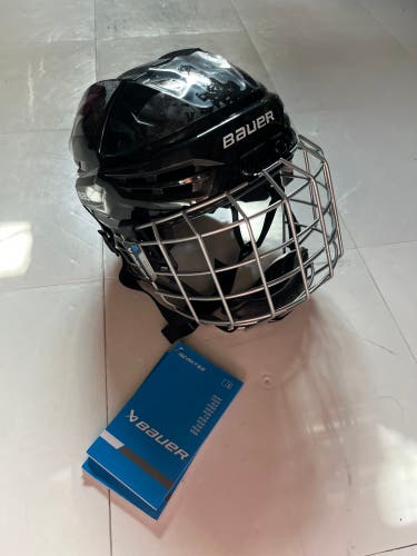 Small Bauer Re-Akt 55 Helmet (New)