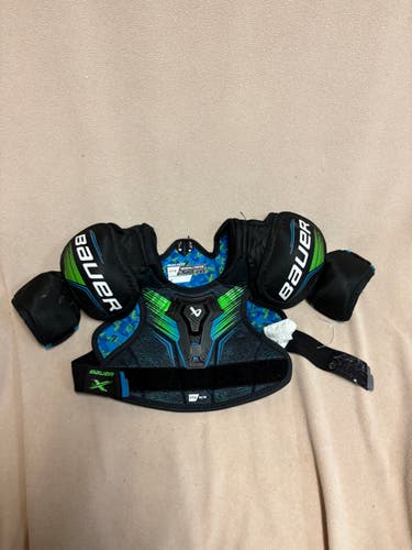 Medium Youth Bauer Shoulder Pads (Used)