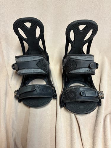 Large Burton Digital Surround Snowboard Bindings (Used)