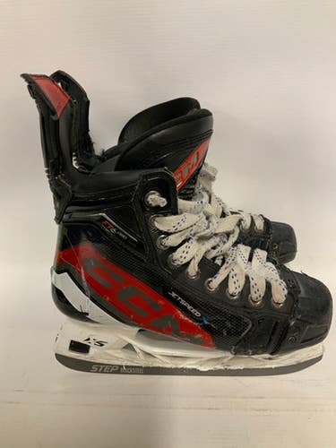 Used Ccm Ft6 Pro Junior Hockey Skate Junior 03.5 11823-s000026877