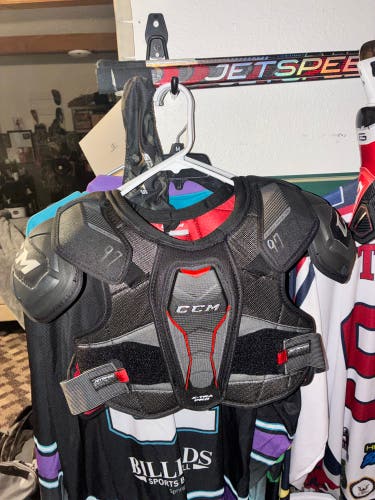 Barely Used CCM Jetspeed X-tra Pro Shoulder Pads | Sr Small