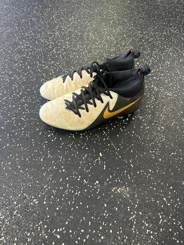 Used Nike Soccer Cleats White Junior 05.5 11849-s000032439
