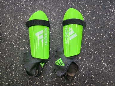 Used Adidas Soccer Shin Guards Junior Green Sm 11849-s000038704