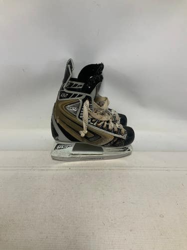 Used Ccm 02 Junior Hockey Skate Junior 01 11823-s000036654
