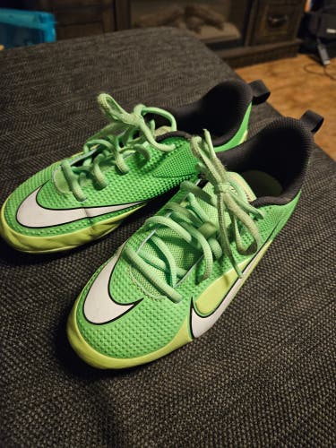 Nike Alpha Huarache 8 Lacrosse youth cleats