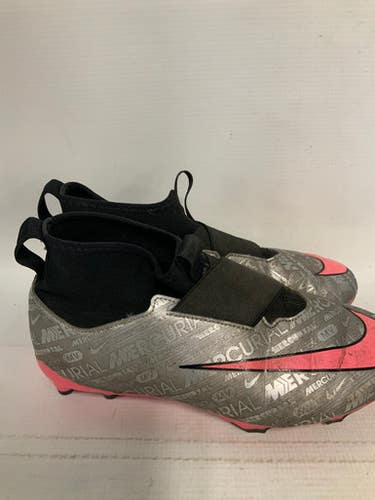Used Nike Soccer Cleats Grey Senior 6 11823-s000026096