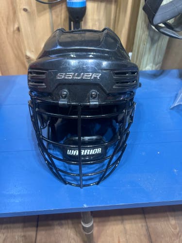 Large Bauer Re-Akt 200 Helmet (Lightly Used)