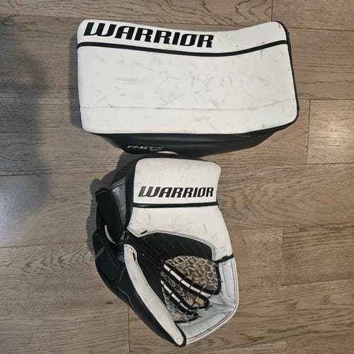 Warrior Ritual GT2 Intermediate Glove & Blocker set Regular, White/Black (Used)