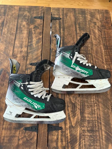Green 2023 Bauer Vapor Hyperlite 2 Hockey Skates Pro Stock/Custom Size 10 (Used)