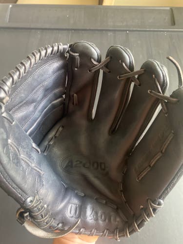 2021 Wilson A2000 RH Pitcher's Baseball Glove 11.75" (Used)