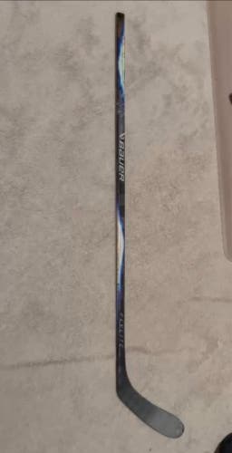 Youth Bauer Vapor Flylite Left Hand Hockey Stick P28 40 Flex (Used)