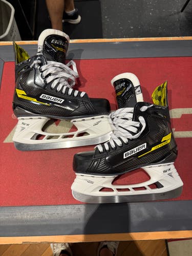 2022 Bauer Supreme Ignite Pro Hockey Skates Regular Width 6 (New)
