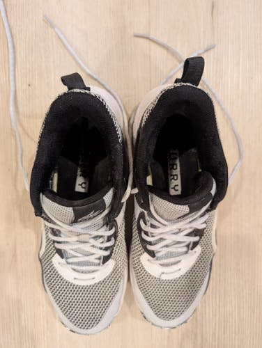 Men's Size M 10.0 (W 11.0) Under Armour Shoes (Used)