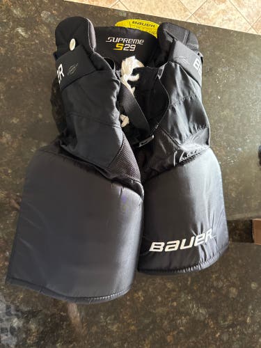 Junior Medium Bauer Supreme S29 Hockey Pants (Used)