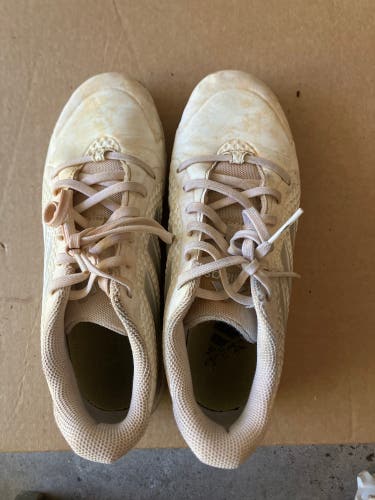 White Kid's 7Y (Big Kids / Youth) Adidas Low Top Molded Cleats (Used)