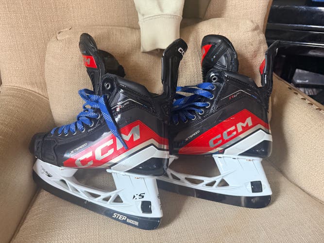 Black 2023 CCM JetSpeed FT6 Pro Hockey Skates Wide Width 8.5 (Used)