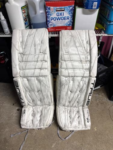 31" 2023 True Catalyst 7X3 Goalie Leg Pads (Used)