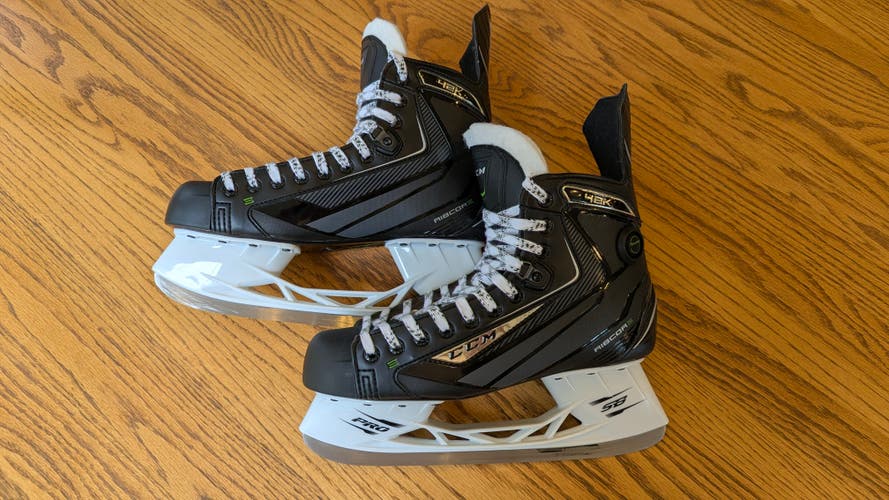 CCM Ribcor 42K Pump Hockey Skates Regular Width 9.5 (Used - like new)