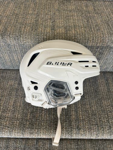Small Bauer Re-Akt 85 Helmet (Used)