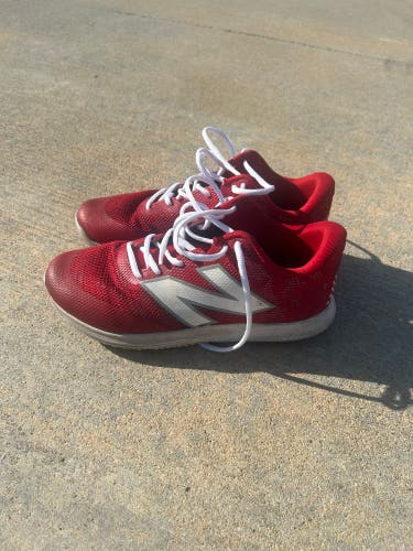 Red Men's Size M 7.5 (W 8.5) New Balance 4040v7 Turf Cleats (Used)