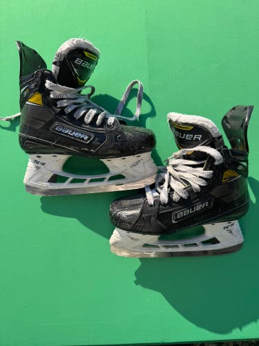 Bauer Supreme 3S Pro Hockey Skates | Size 2.5EE